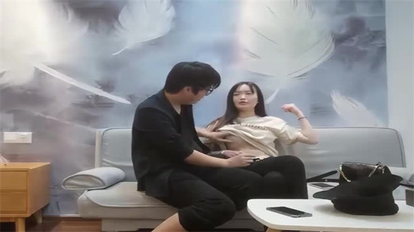 外围约炮实录：纹身兼职骚妹被狂操高潮迭起，浪叫声不断