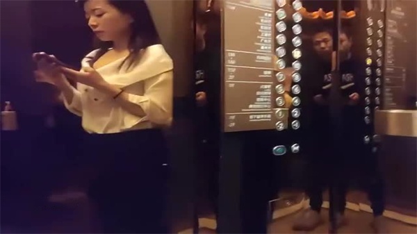 小秋探花约会22岁高颜值嫩妹，酒店开房激情啪啪全记录